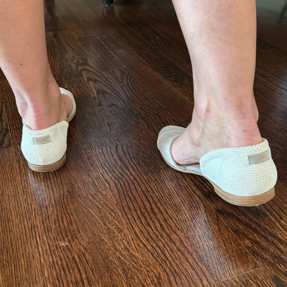 Toms Women's 2- Tone Cream - Light Gray Faux Suede Flats Sz 7.5 - Picture 9 of 14